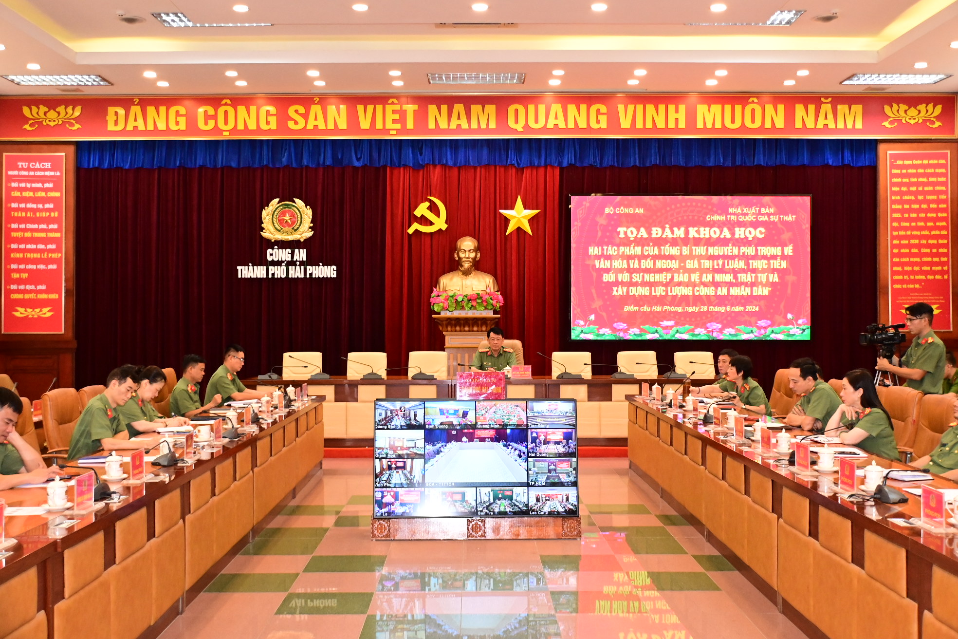 Tọa đàm khoa học “Hai tác phẩm của Tổng Bí thư Nguyễn Phú Trọng về văn hóa và đối ngoại, ngoại giao – Giá trị lý luận, thực tiễn đối với sự nghiệp bảo vệ an ninh, trật tự và xây dựng lực lượng Công an nhân dân (CAND)”